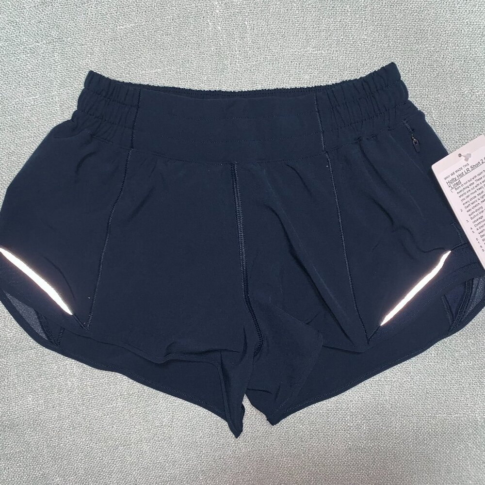 Lululemon NWT Hotty Hot Low-Rise Lined Short 2.5" Size 4 True Navy